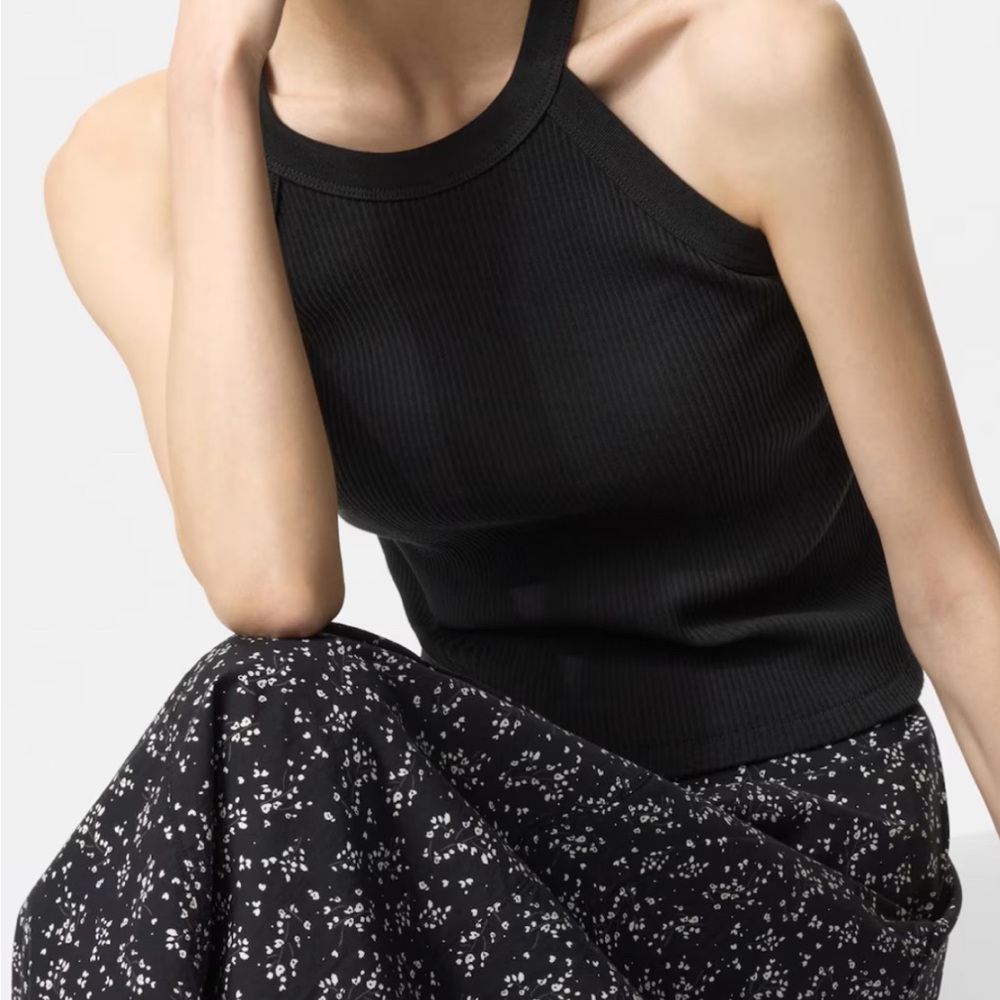 Uniqlo Black Ribbed Halter Bra Top 🖤